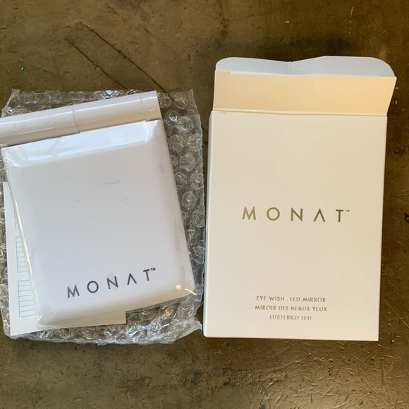 Monat travel LED folding mirror compact - new in box - Picture 1 of 2